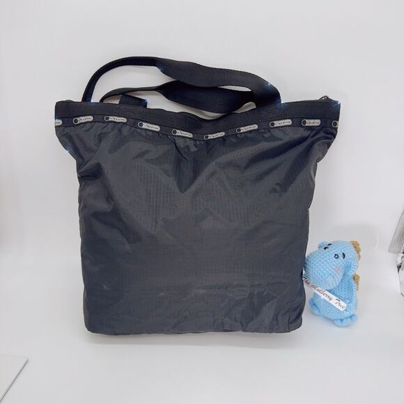 LeSportsac X Peanuts Hailey Light Tote Snoopy Sky Colorful Heart Balloons NWT - Picture 5 of 13